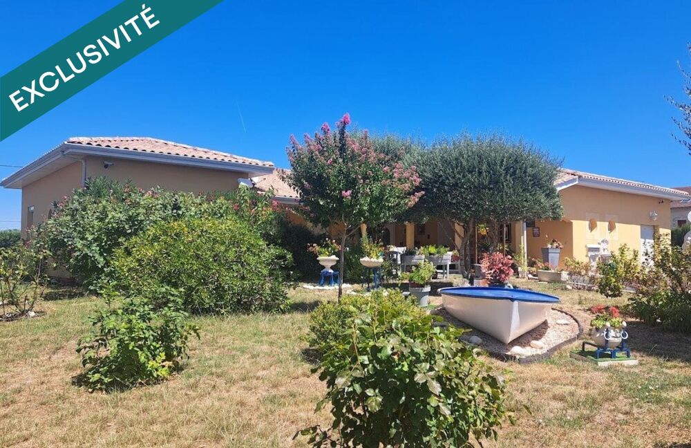 Maison individuelle de plain-pied T6 de 174 m² environ sur un terrain de 1118m², un garage pour 2 roues de 9m² , grande courgoud