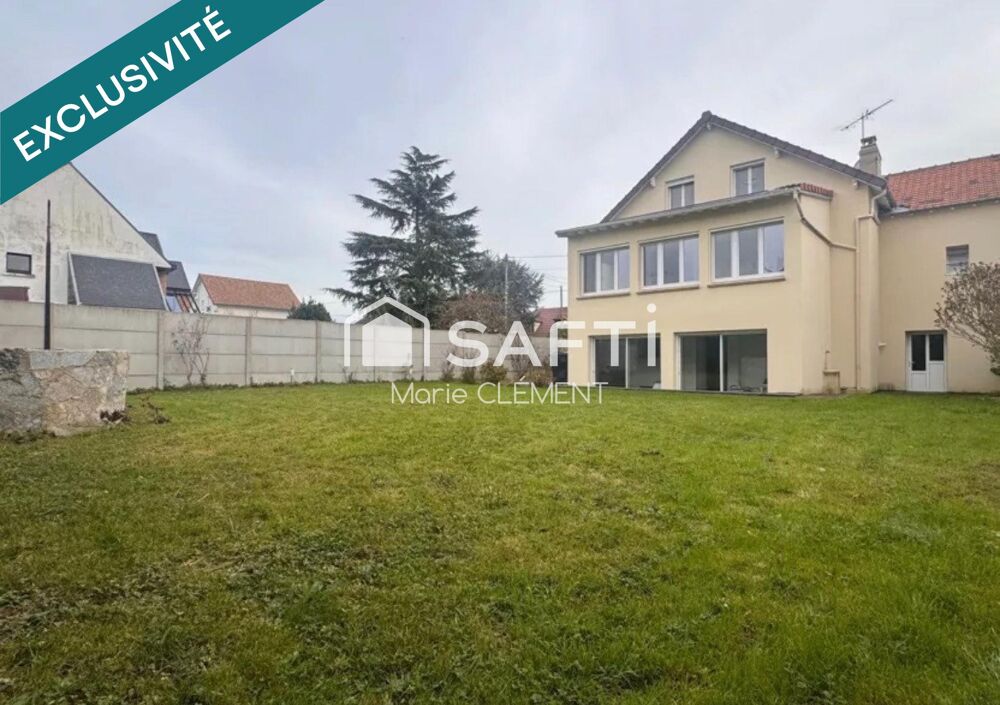 Maison individuelle de 220 m2 avec 6 chambres sur un terrain de 490 m2 avec un sous sol total.