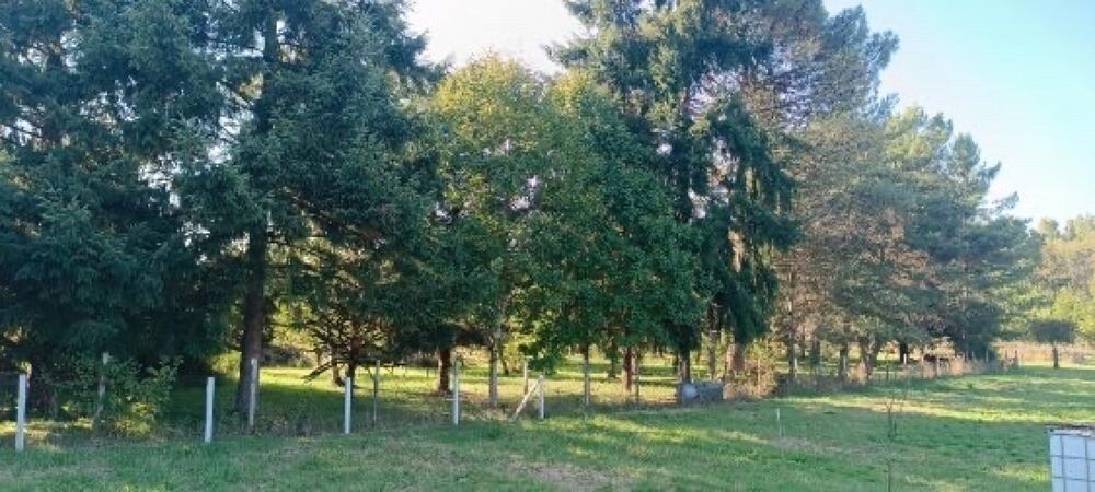 Longère dans la nature.