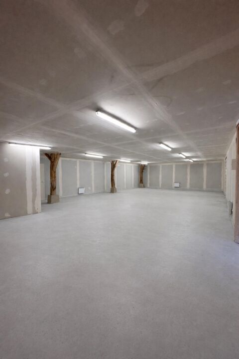 Espace de stockage avec parking VL 907 95720 Le mesnil-aubry