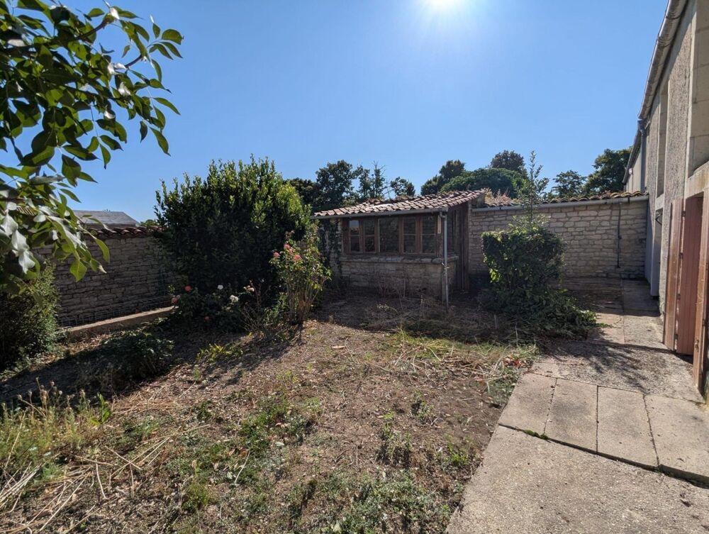 GRANDE MAISON A RÉNOVER AVEC JARDIN - ENVIRONNEMENT CALME