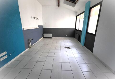   ensemble de bureau de 226 m² avec jardin 