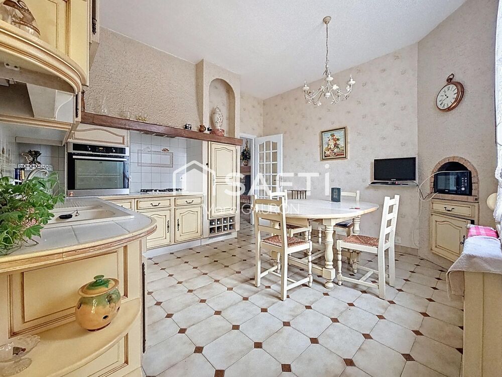 Sect Jamin 145 m² jardinet, cour, terrasse, garage