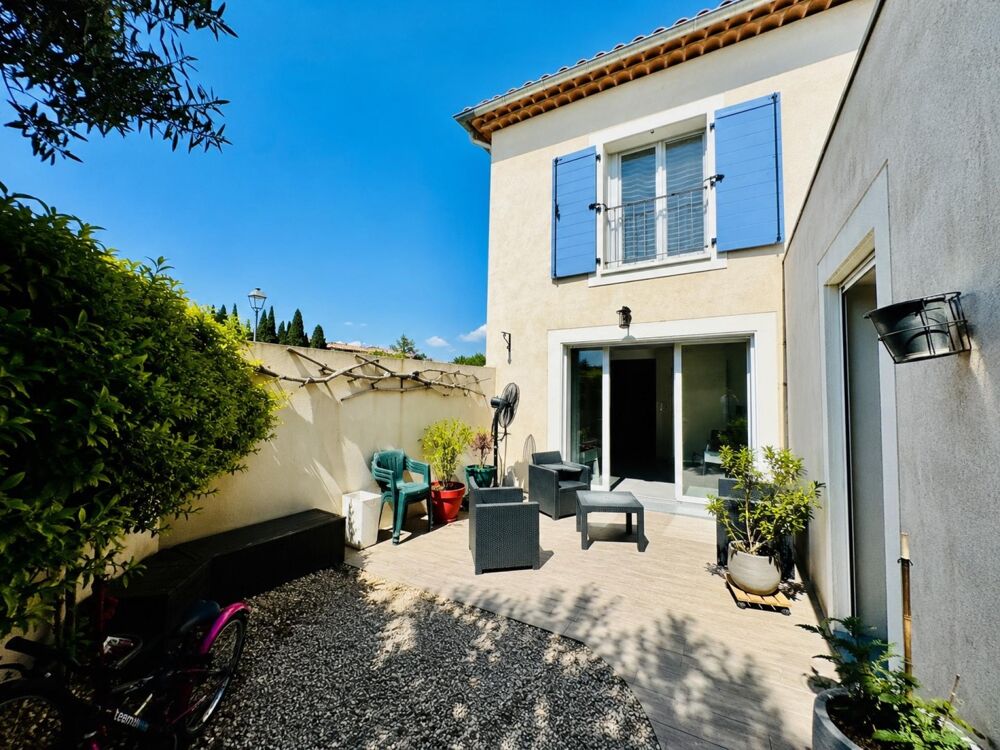 Maison de ville avec extérieur et parking sécurisé