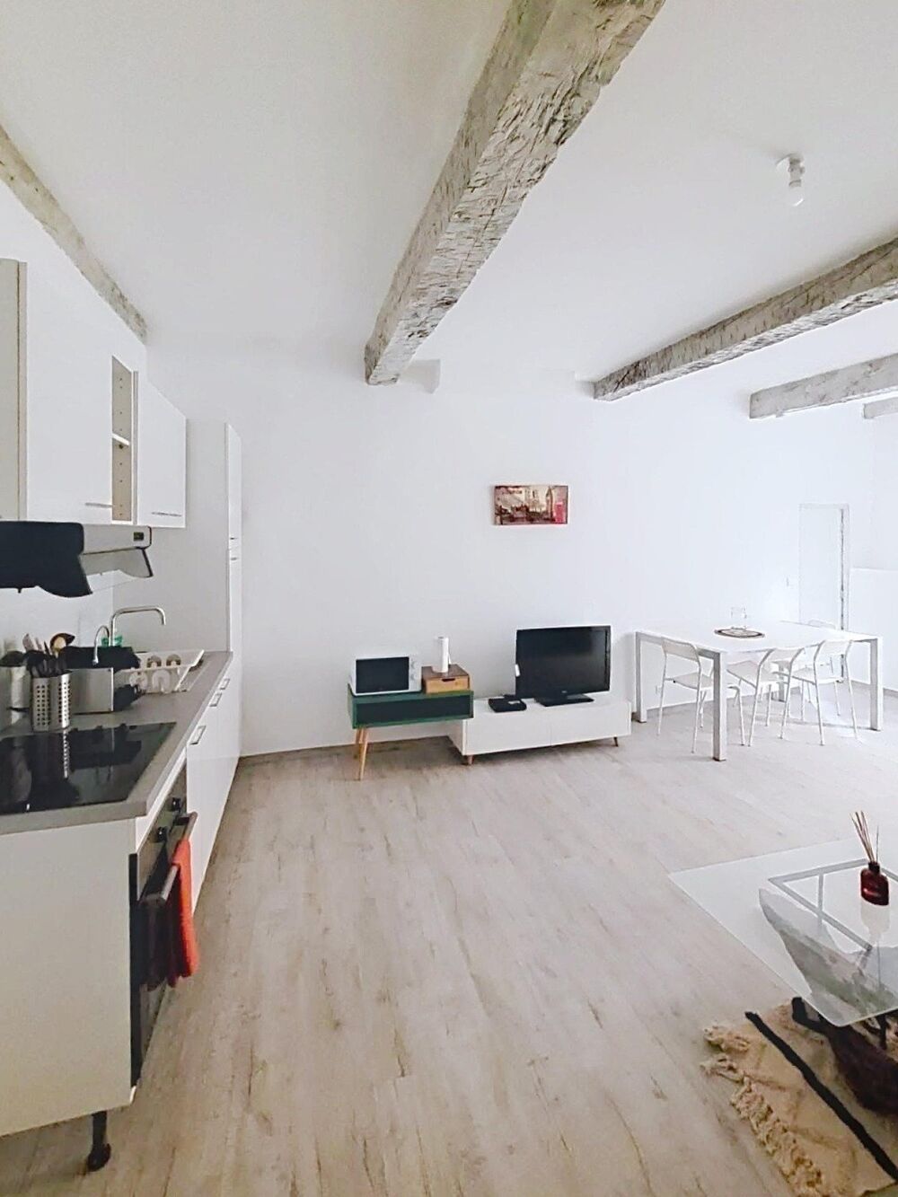 Vente Appartement Appartement T2 (une chambre) d'environ 47m2, au 1er étage Aups