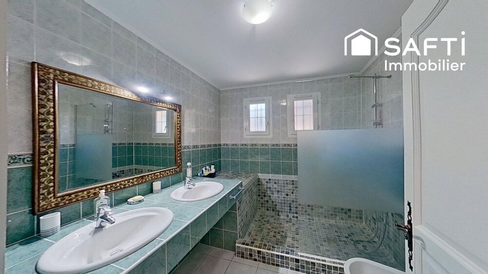 Vente Maison VILLA AVEC TERRASSE - PISCINE- TRIPLE GARAGE - SAINT AYGULF (83370) Saint-aygulf