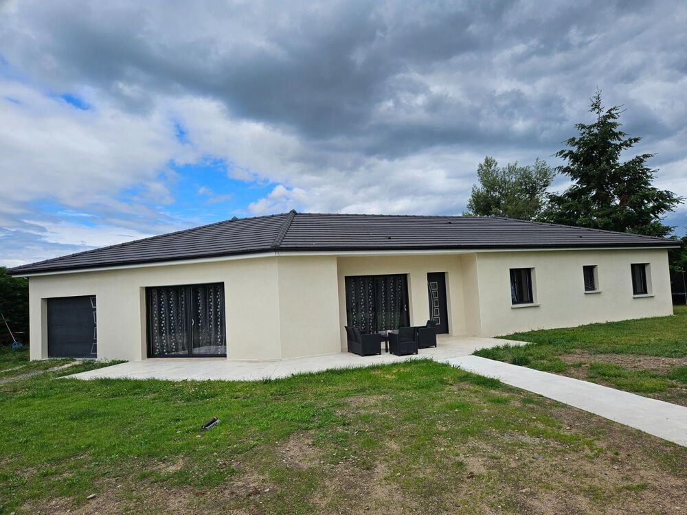 Maison récente de plain pied 165 m² Saint Remy en rollat