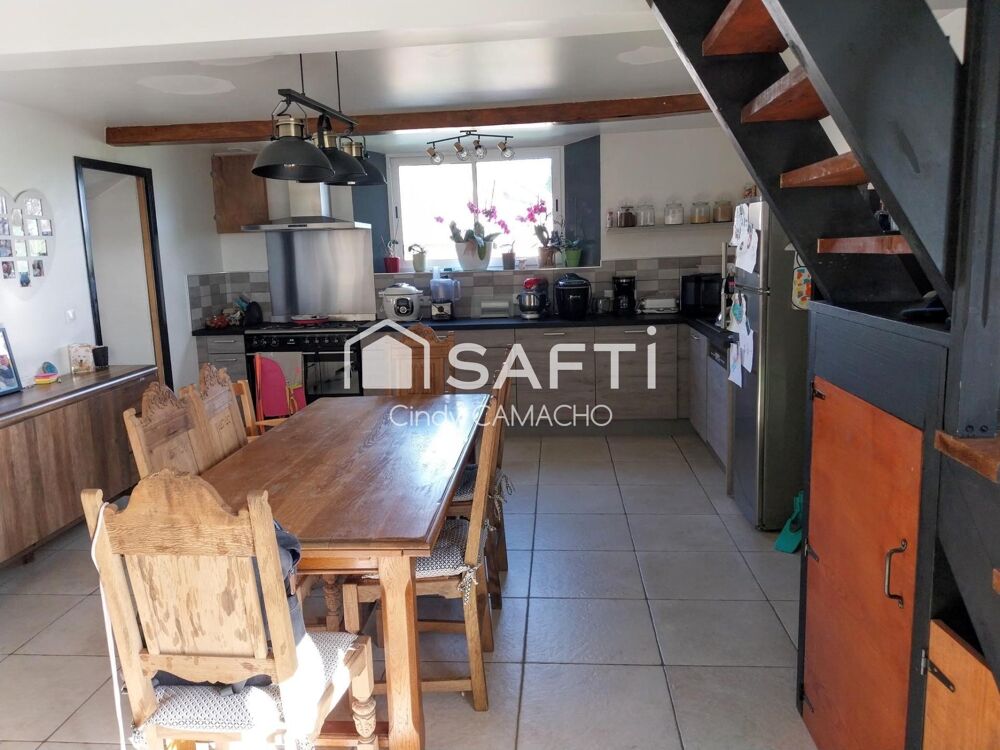 Vente Maison Maison de charme rénovée avec dépendances et grand terrain Poix-de-picardie