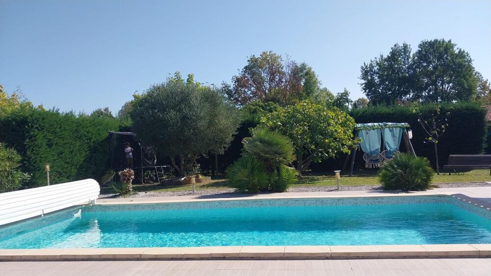 Vente Maison Maison de 125 M2 implanté sur un terrain de 1200 M2 proche des commodités avec piscine et pool house. Montauban