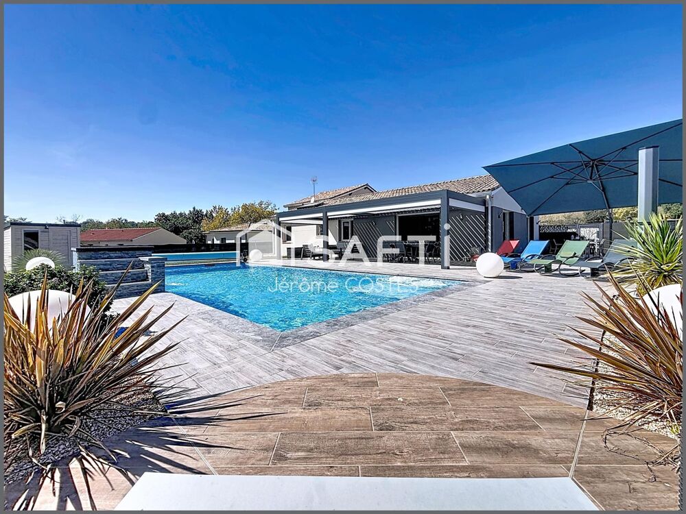 Propriété comptemporaine avec piscine et prestations haut de gamme