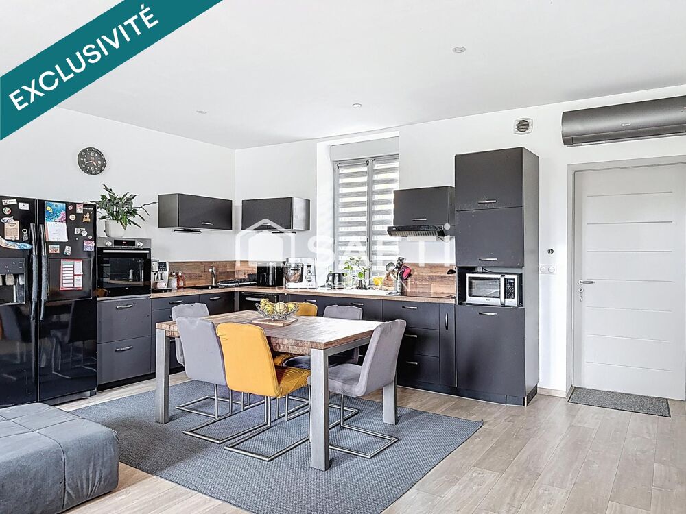 Découvrez ce magnifique triplex de 125 m² de 2018 qui vous séduira par ses volumes généreux et son agencement optimisé sur 2 éta