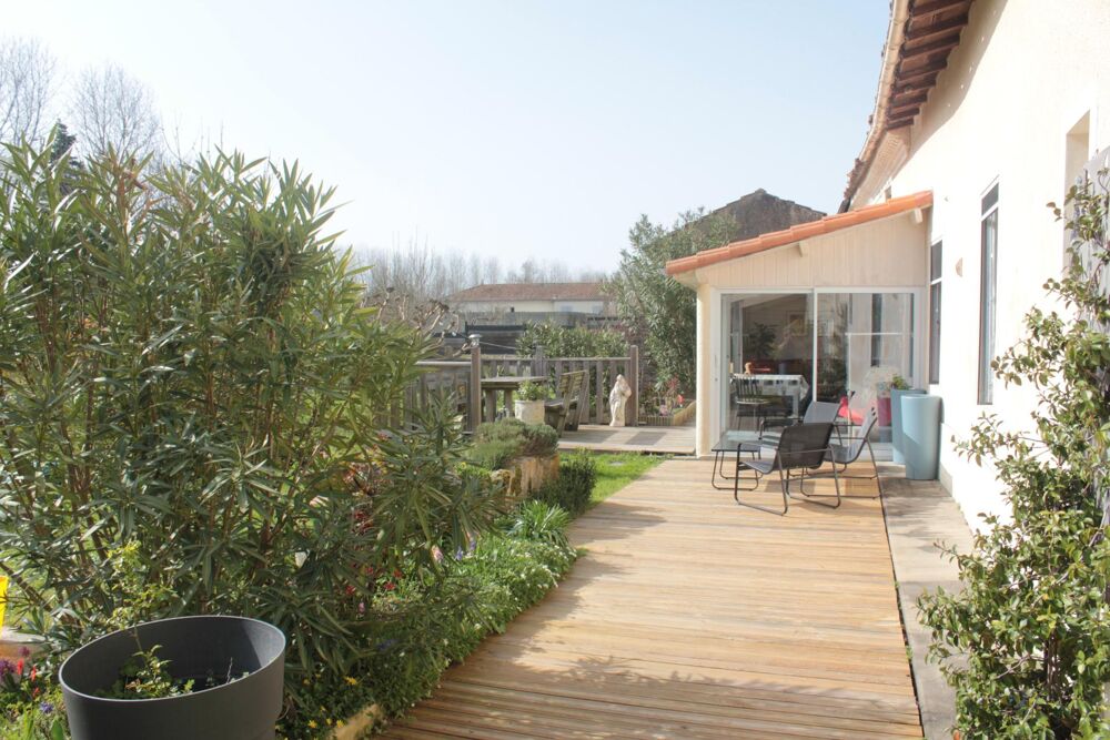 COUP DE COEUR  Maison de village 133 m² sur 1 734 m² de terrain clos et arboré
