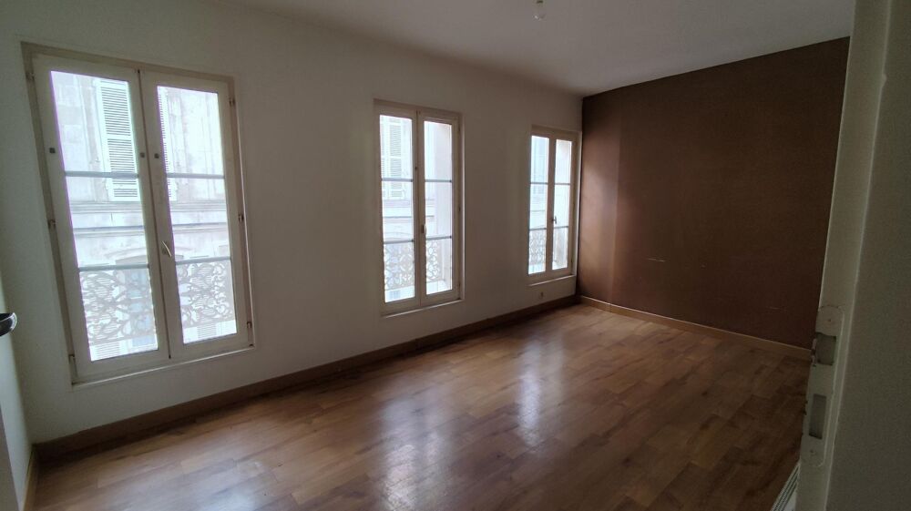 Vente Maison Spécial investisseur : 200 m² centre-ville Saint-jean-d'angely