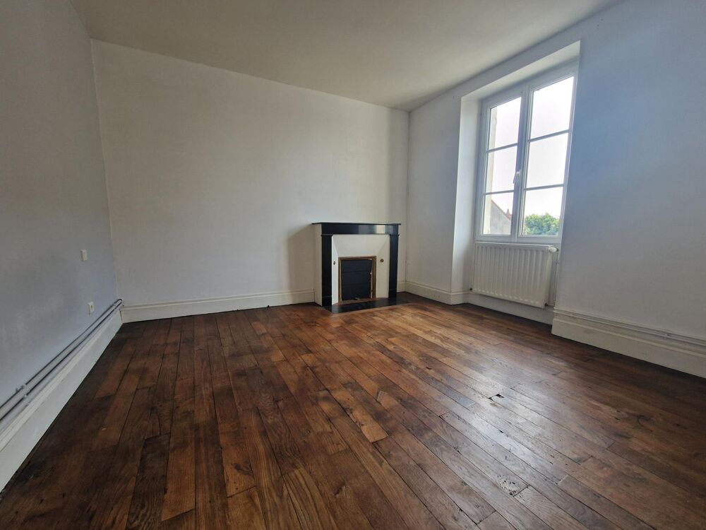 Vente Maison Maison de charme avec cour, garage et potentiel d'agrandissement Thevet-saint-julien