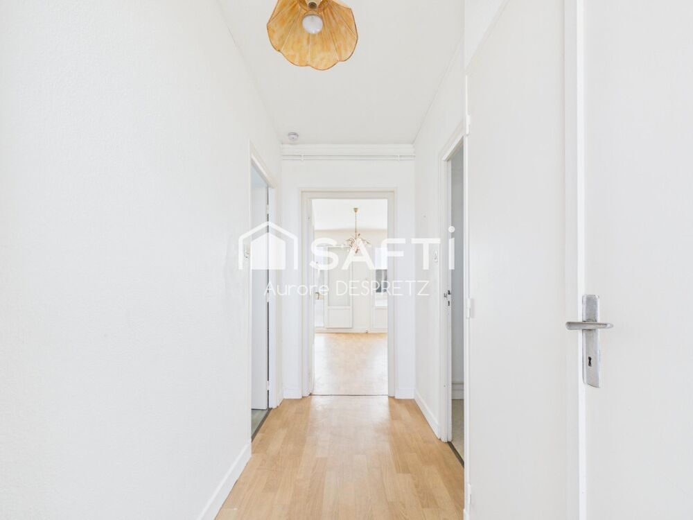 ROSCOFF  Agréable T1 bis avec balcon exposé sud, parking privé et petite vue mer et cave
