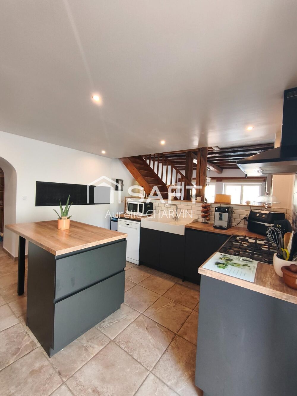 Vente Maison Maison Atypique 280 M2 : un potentiel unique ! Pierre-de-bresse