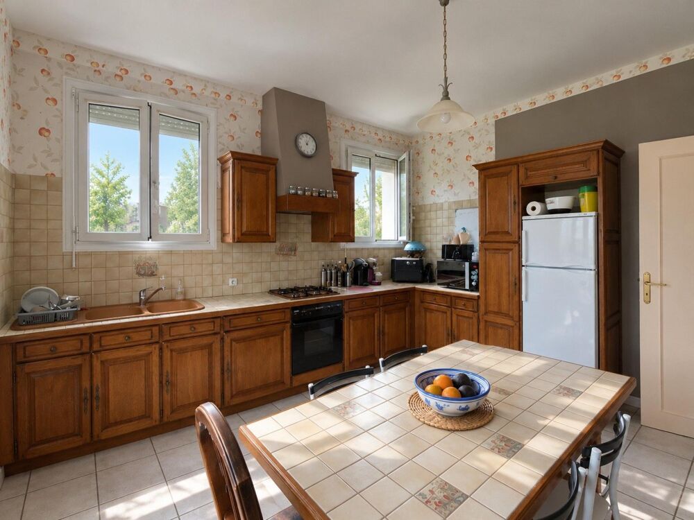 Vente Maison A Nérac, maison 7 pièces, 3 chambres, sur sous-sol en partie aménagé sur un terrain d'environ 1,2 ha Nerac