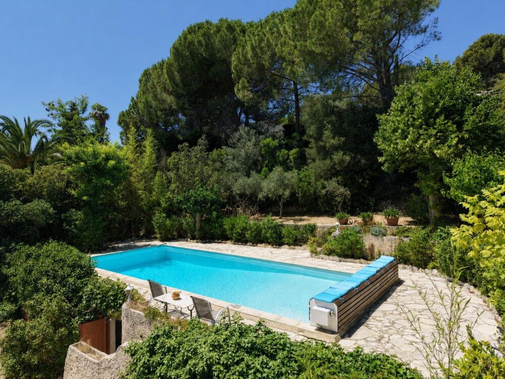 A vendre : Propriété 7 pièces avec piscine, véranda et jardin arboré  Fort potentiel - Bandol