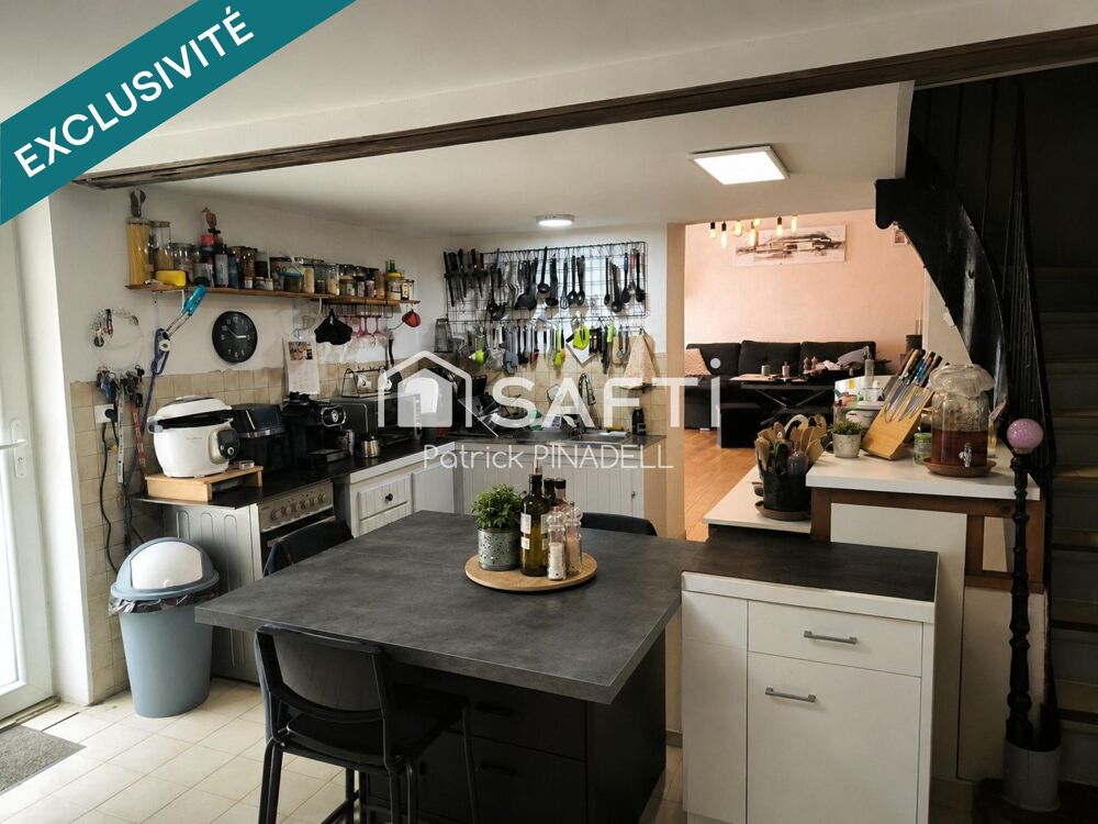 maison d'habitation de type T4, sur 3 niveaux, 3 chambres, 3 wc, 1 salle d'eau, cuisine et salon