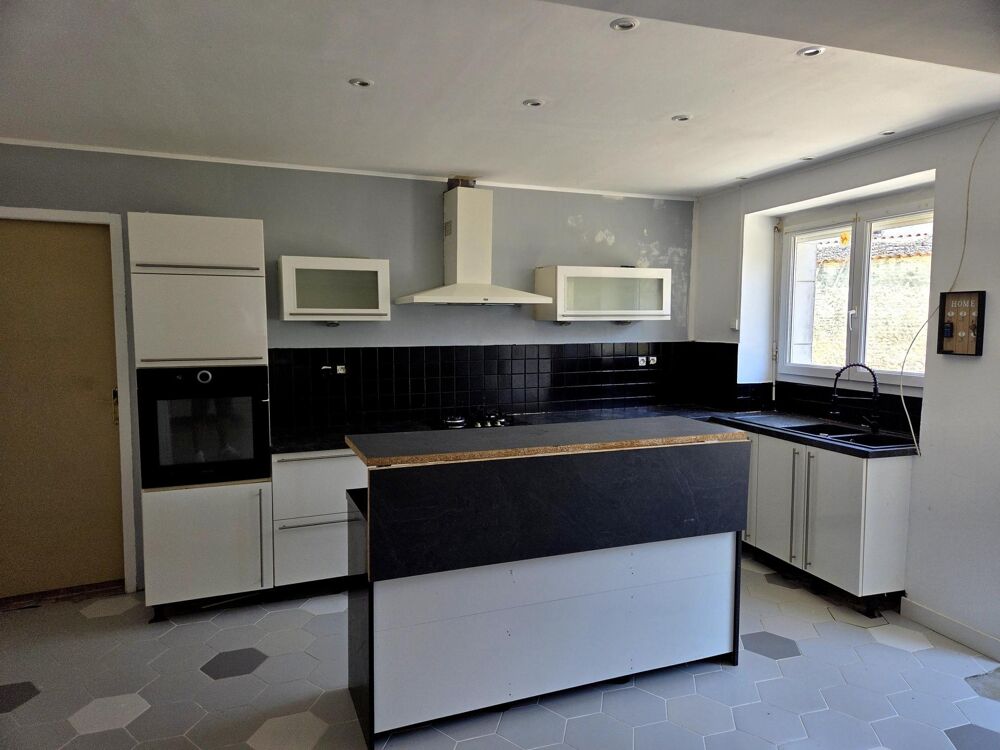 Vente Maison Lumineuse maison en pierre quatre chambres dont une en rdc, piscine, garage!! Gibourne