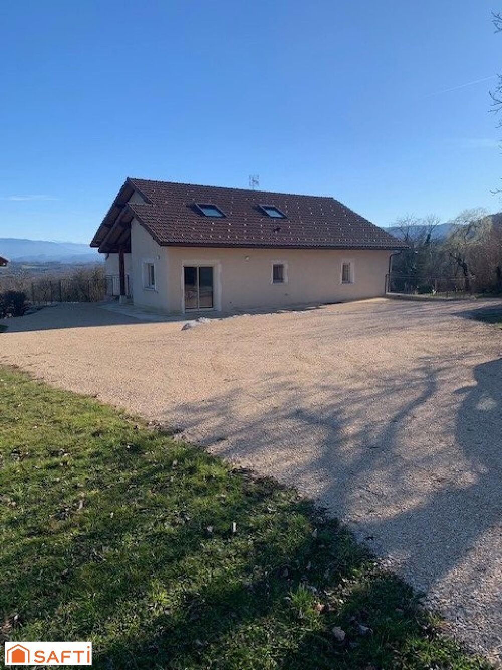 A vendre magnifique maison de village en pierres de 330 m2