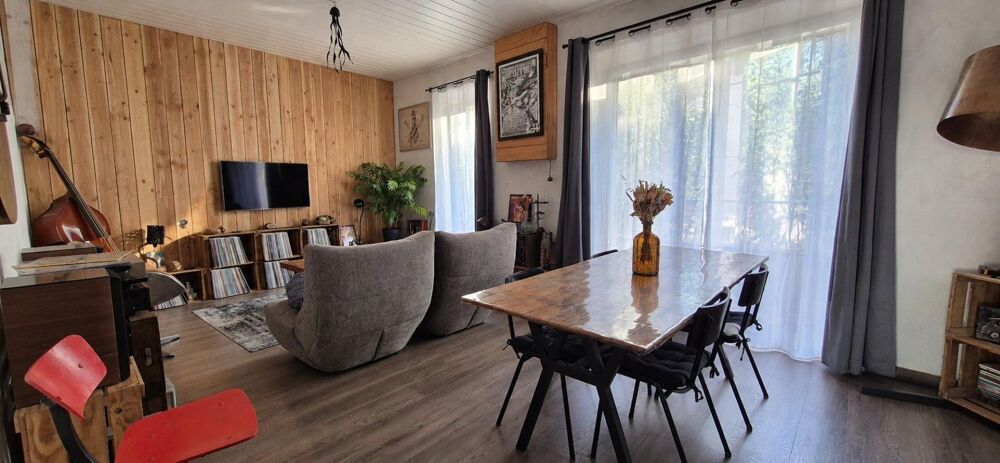 Vente Maison Maison de caractère de 105 m² avec dépendances sur un terrain de 1 300 m² Saint-pompain