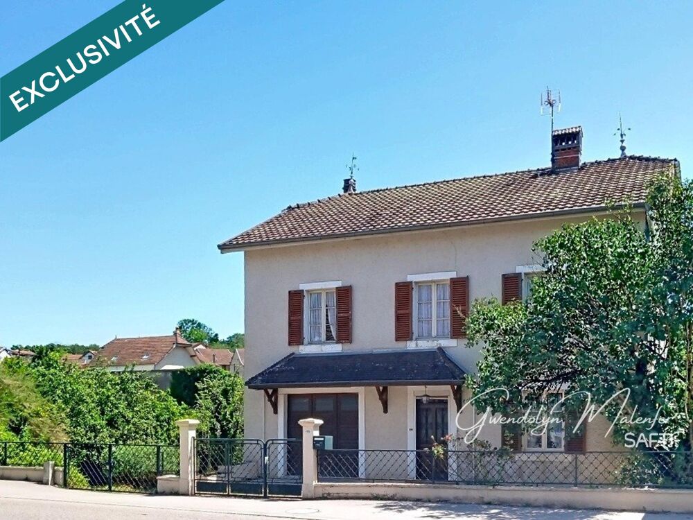 Une maison de caractère aux portes de toutes les commodités et ses multiples dépendances