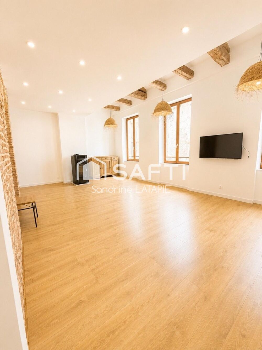 Maison de village avec 2 apts et un local commercial