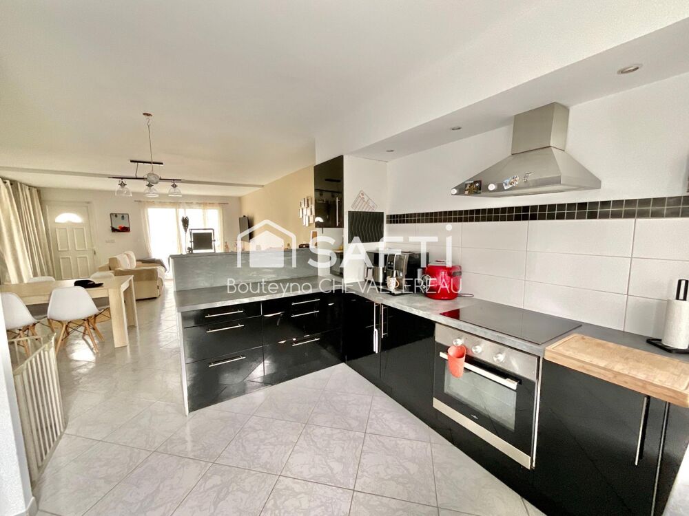 Maison de 84m2 avec terrasse et stationnement.