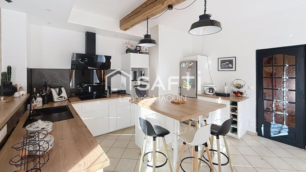 Maison en pierre disposant d'un appartement