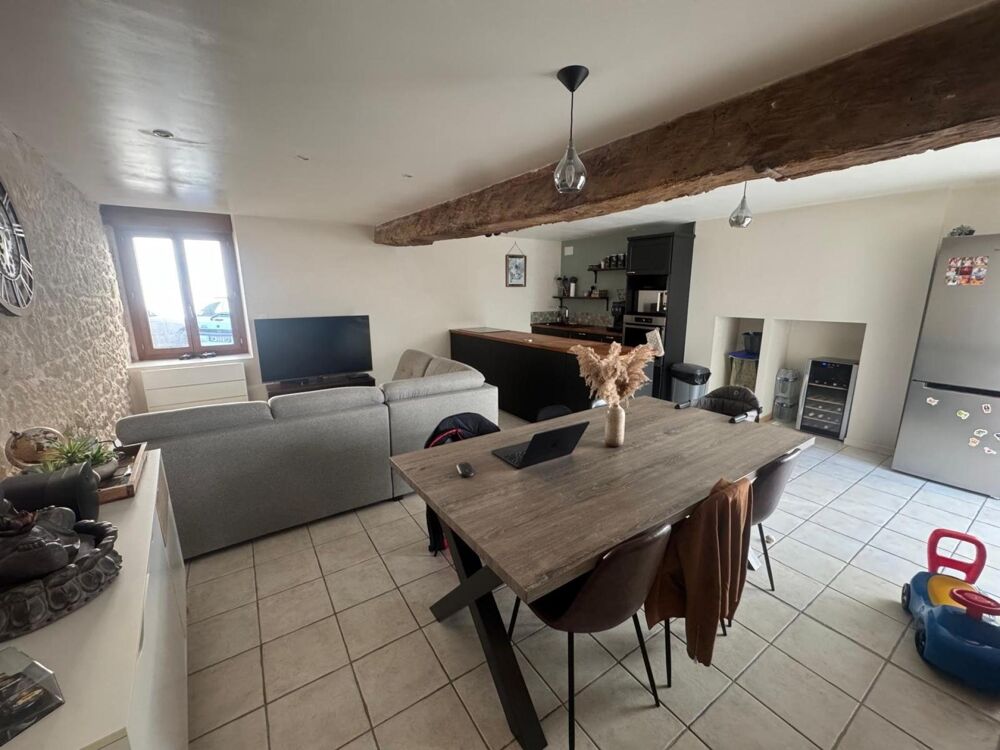Maison en pierre centre bourg toutes commodités, 3 chambres, beaux volumes, rénovation de qualité