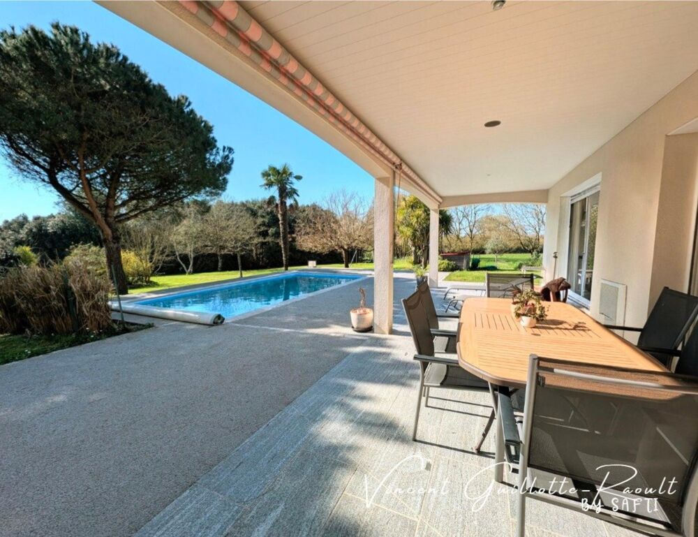 Maison/Villa 160 m² 5 pièces avec studio indépendant  Terrain clos et arboré de 3 500 m² avec piscine