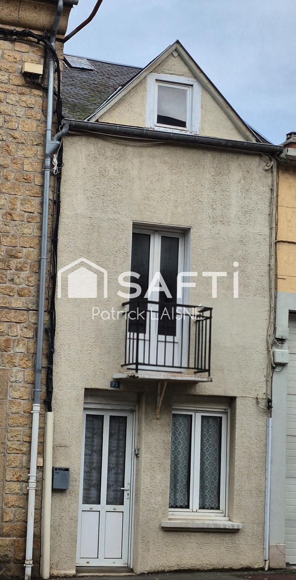 petite maison de ville avec cour intérieure a rénover