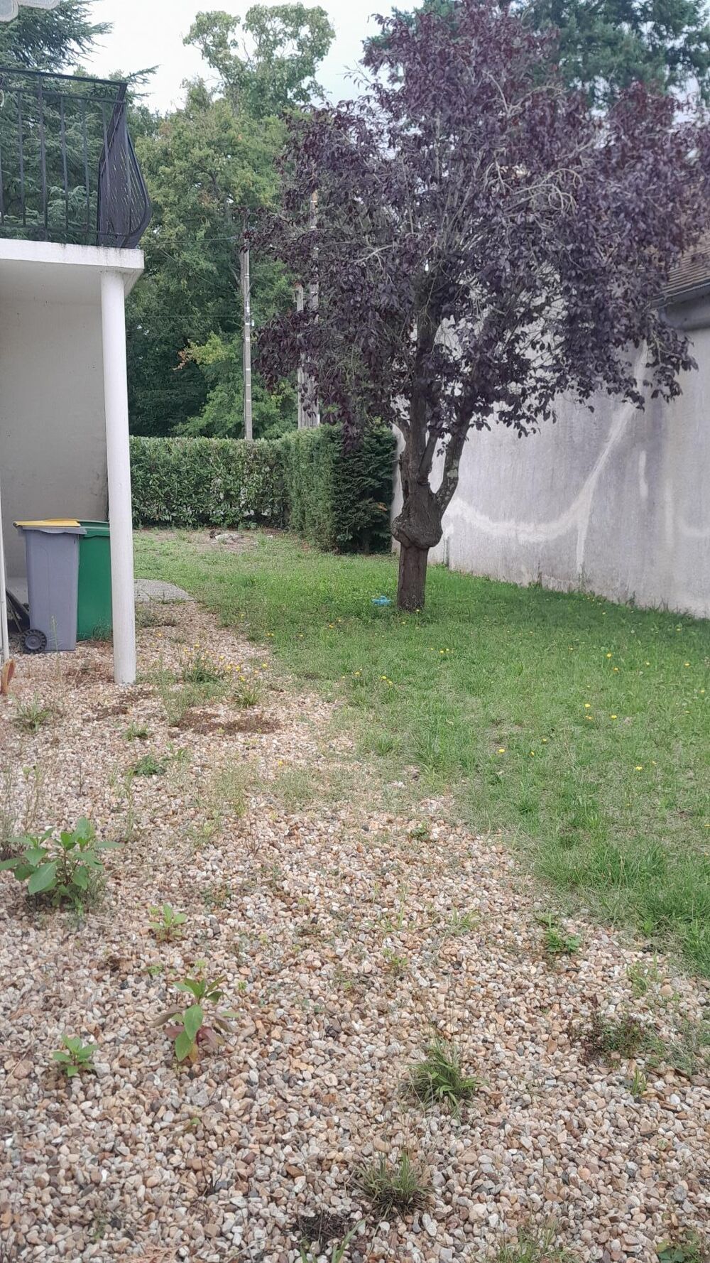 Olivet Sud. Idéal investisseur ou résidence principale. Appartement 4 chambres avec jardin 150m2, 1 stationnement et balcon priv