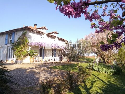   Ferme r�nov� 170 m2 avec piscine et jardin et vu d�gag�e. Maison - 10 pi�ce(s) - 249 m�