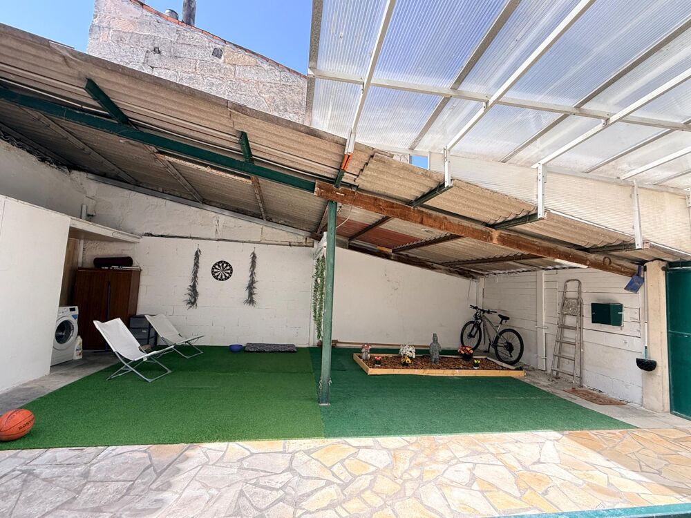 Vente Maison Charmante maison T3 d'environ 77 m2 avec cours Saintes