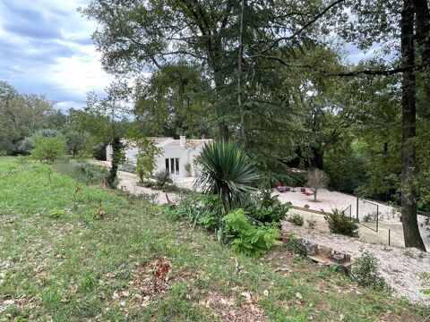   BELLE MAISON PROVENALE DANS SON CRIN DE VERDURE Maison - 9 pice(s) - 144 m