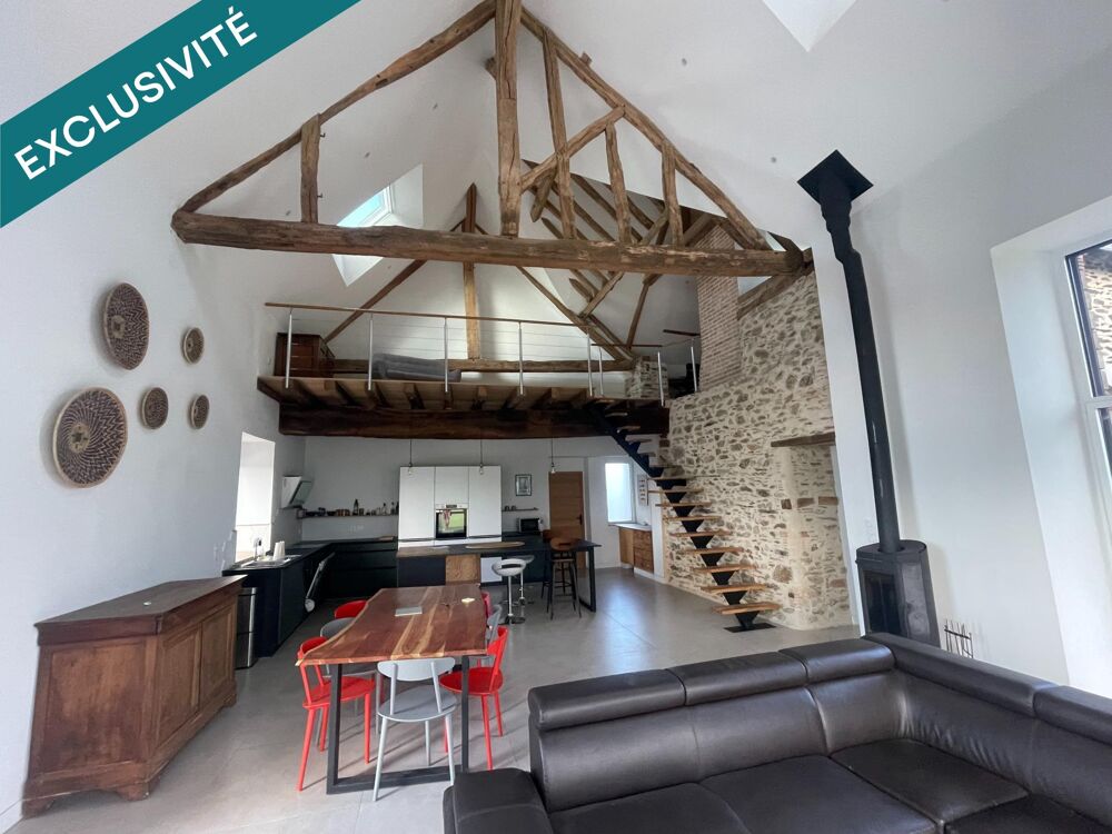 Maison traditionnelle rénovée à 100% - 148m2 - Dépendances - terrain de 4,2Ha