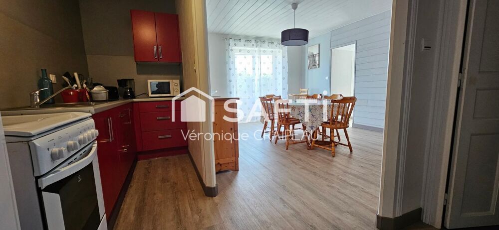 Rare sur le marché, tout à pied pour cette maison proche plage et commerces avec 2 chambres, 1 bureau (ou 3ème petite chambre),