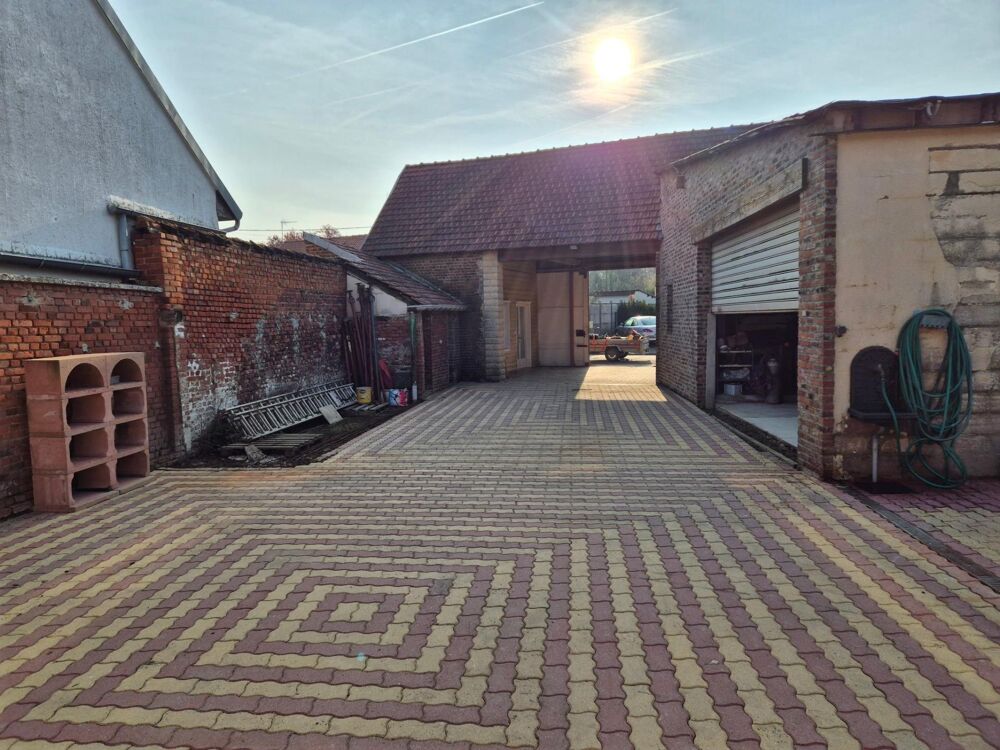 Vente Maison MAISON en travaux avec dépendances et un terrain de 1169 m2 Vrely