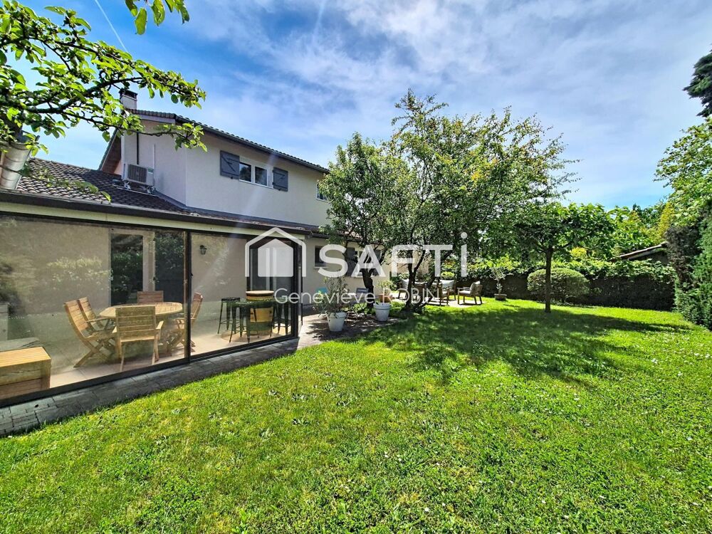 Centre village, dans une rue calme, maison familiale