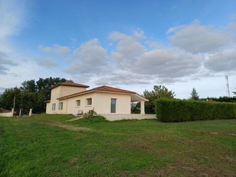   Campagne, proche d'Aubeterre sur Dronne. Maison - 7 pi�ce(s) - 234 m�