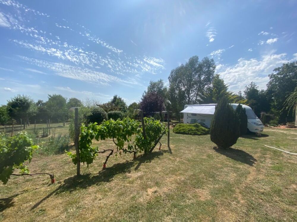Terrain de 8446 m² avec abris de jardin