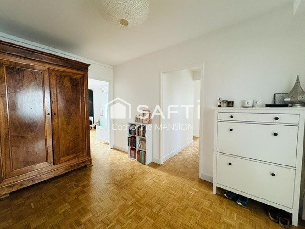 Investisseurs, belle rentabilité assurée pour cet appartement traversant et lumineux qui comprend 4 chambres pouvant être louées
