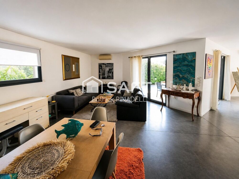 Maison d'habitation 4 faces, de type T6, comprenant 5 chambres, 4 salles de Bains, 2 WC