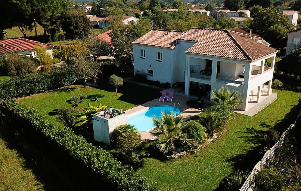 MARSSAC, GRANDE MAISON DE 170M2 AVEC PISCINE
