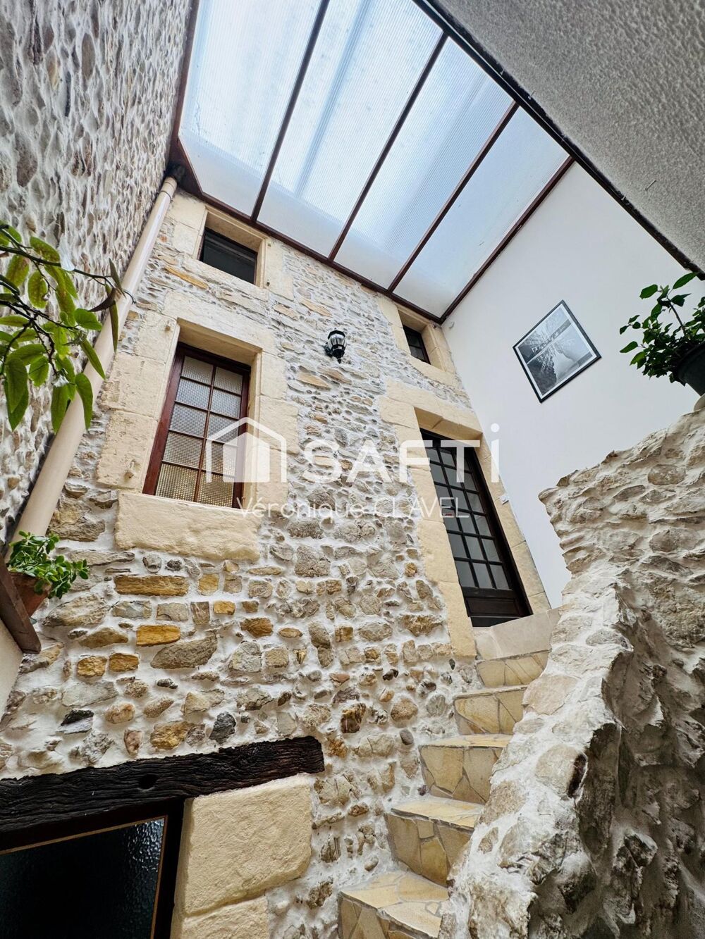 Maison de village en pierre apparentes de 110m2 récemment rénovée avec patio et Garage de 40m2