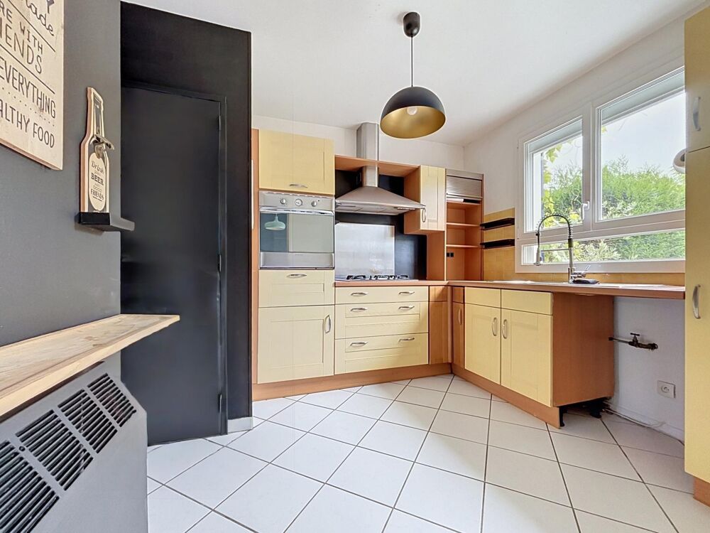 Vente Maison Maison de 5 pièces de 101 m2 au coeur de la Commanderie des Templiers -  secteur très prisé- proche des commodités- Elancourt