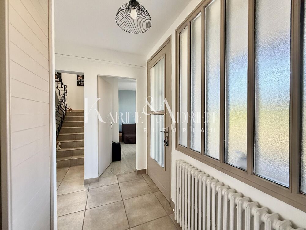 Maison familiale 4 chambres avec piscine chauffée dans un quartier recherché