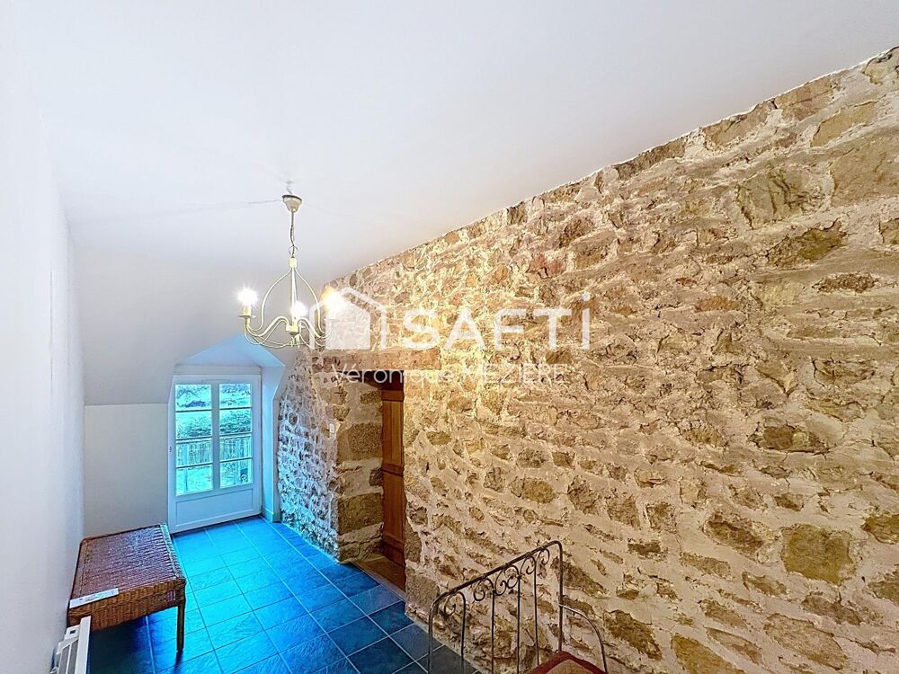 MAISON EN PIERRE ET SES DEPENDANCES